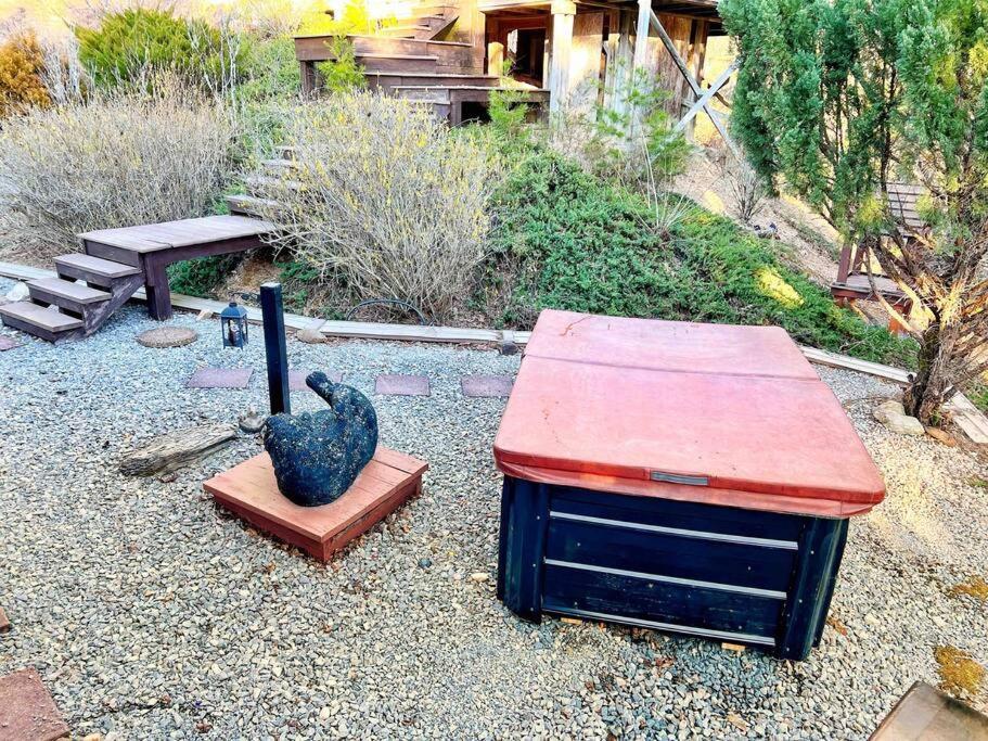 הוילה Cosby Tiny House, Wifi,Hot Tub,Secluded מראה חיצוני תמונה