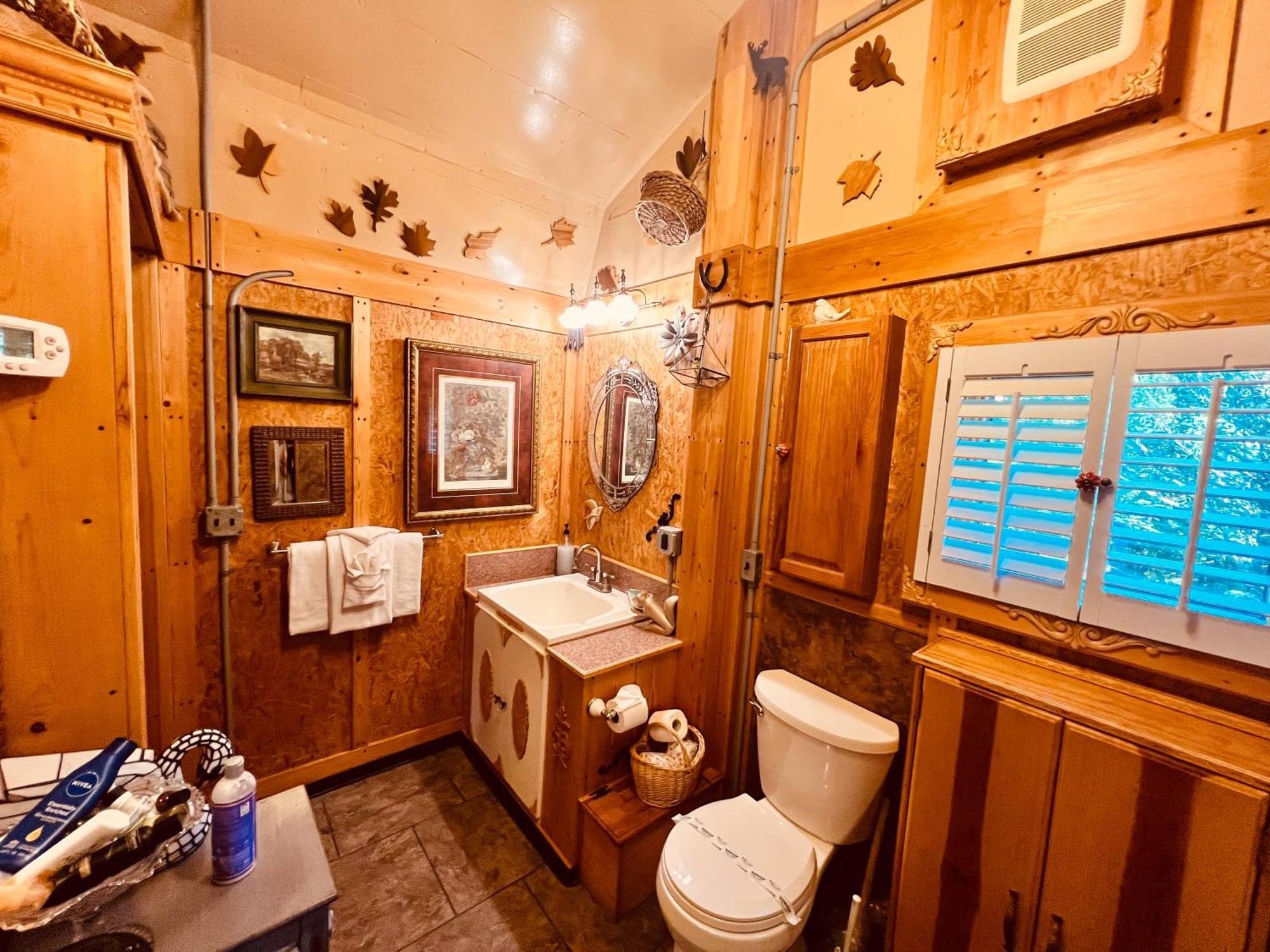 הוילה Cosby Tiny House, Wifi,Hot Tub,Secluded מראה חיצוני תמונה