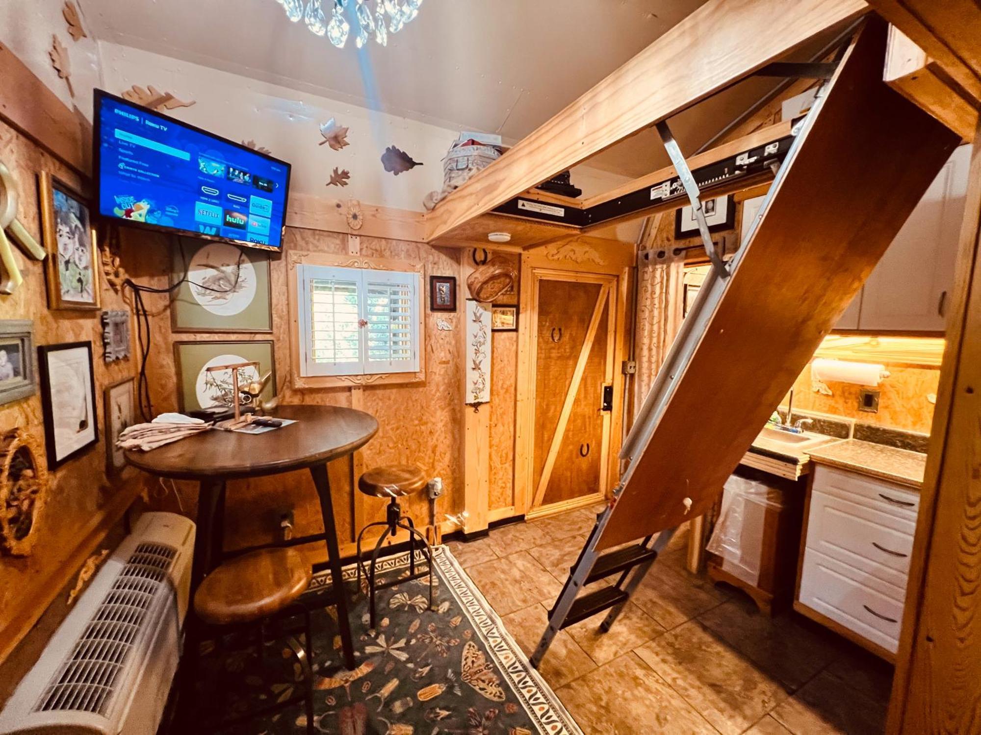 הוילה Cosby Tiny House, Wifi,Hot Tub,Secluded מראה חיצוני תמונה