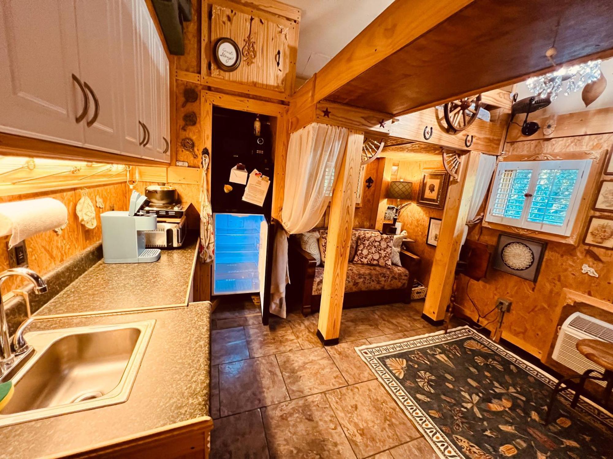 הוילה Cosby Tiny House, Wifi,Hot Tub,Secluded מראה חיצוני תמונה