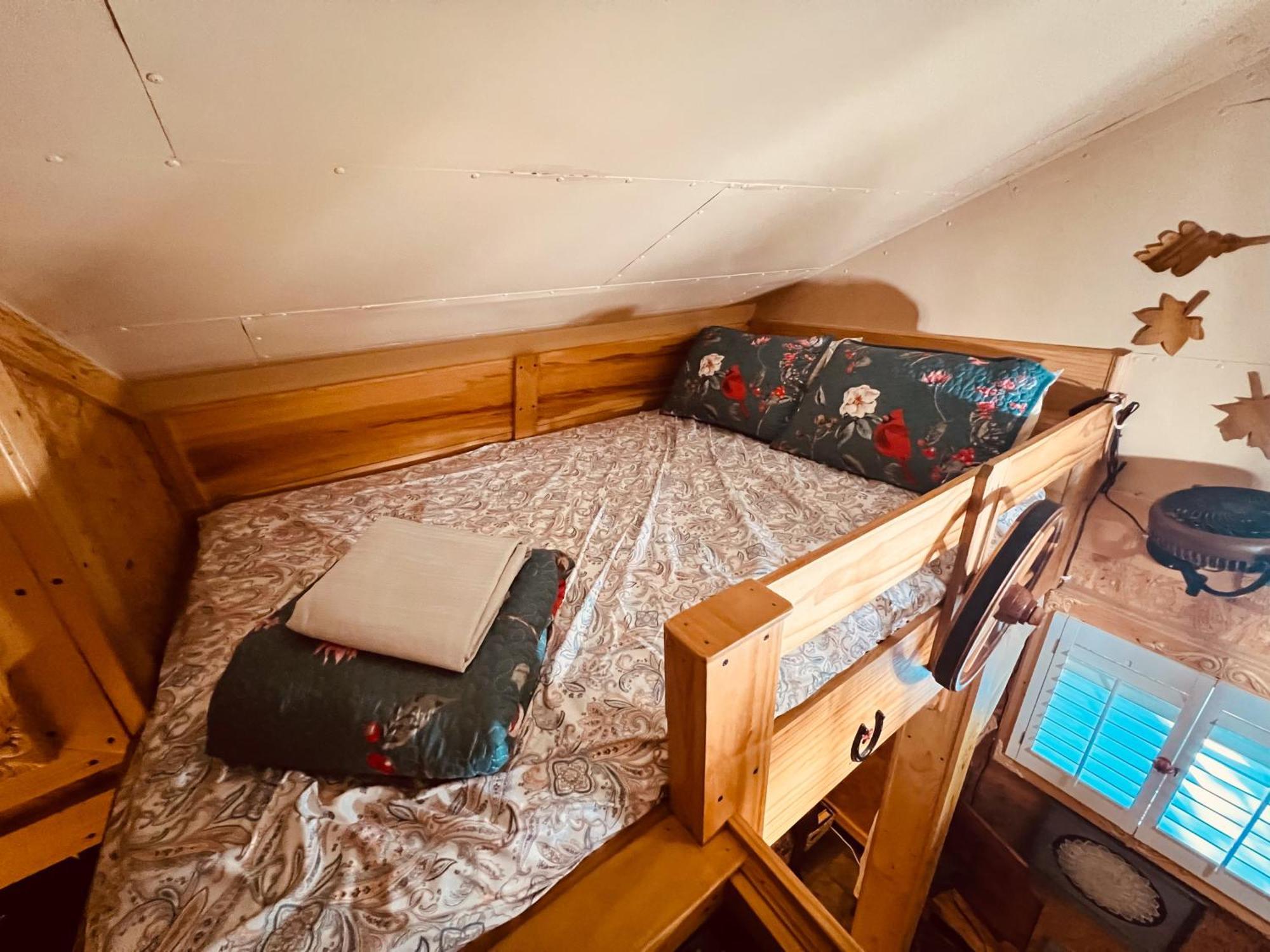 הוילה Cosby Tiny House, Wifi,Hot Tub,Secluded מראה חיצוני תמונה